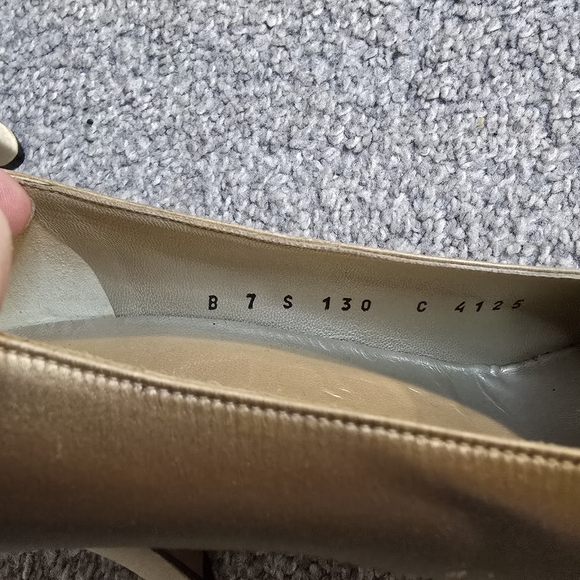 St John Made In Italy Gold Satin Sequin Toe Cap Pumps Size 7 - Picture 11 of 14